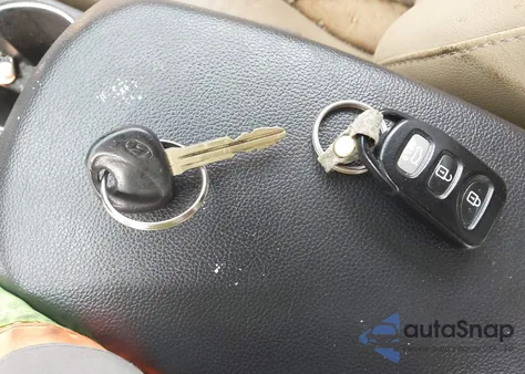 2013 Hyundai Elantra Limited из США, поврежденный, VIN 5NPDH4AE8DH172118